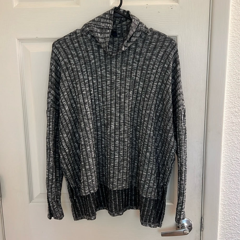 American eagle gray turtleneck